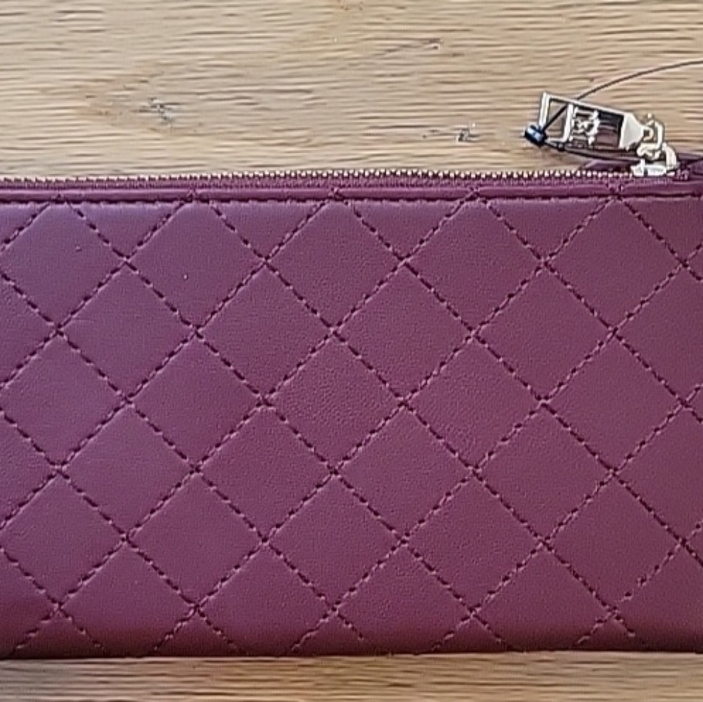 NWT BADGLEY MISCHKA Wine Quilted Long Cards Wallet Vegan Leather. - Picture 3 of 9